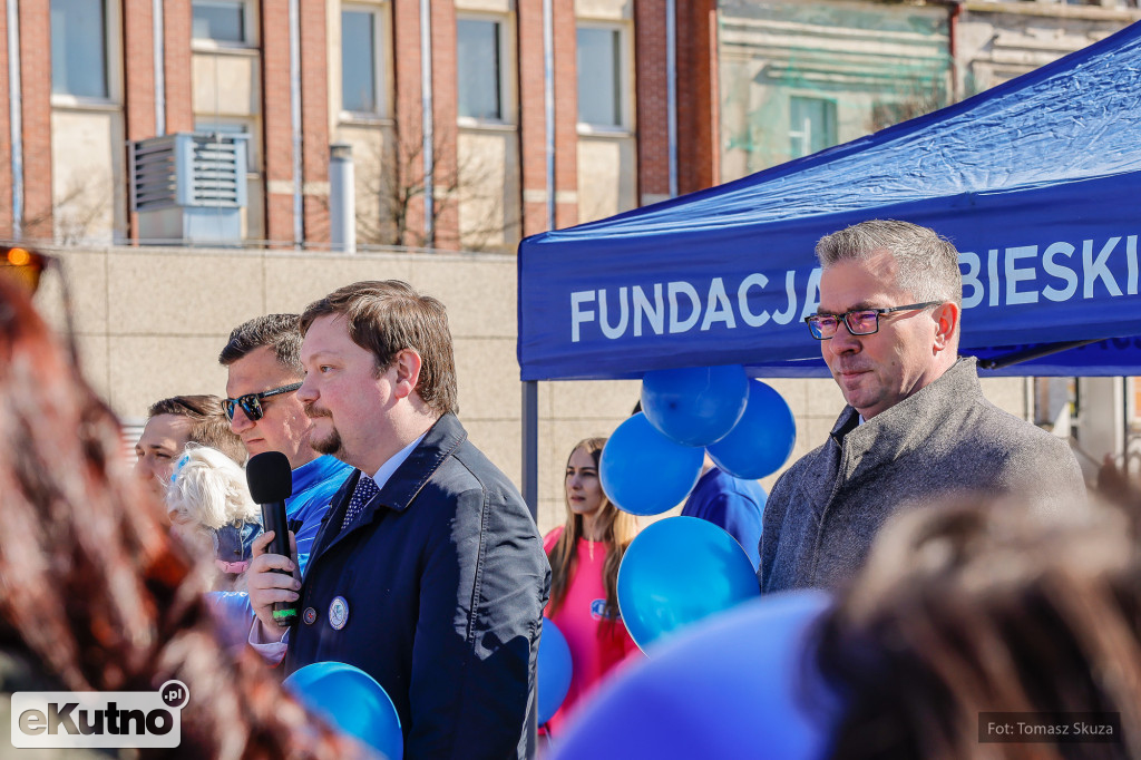 Zaświeć się na Niebiesko