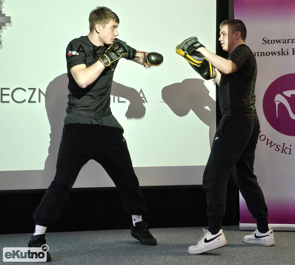 Dwuwymiarowe Bezpieczeństwo Kobiet