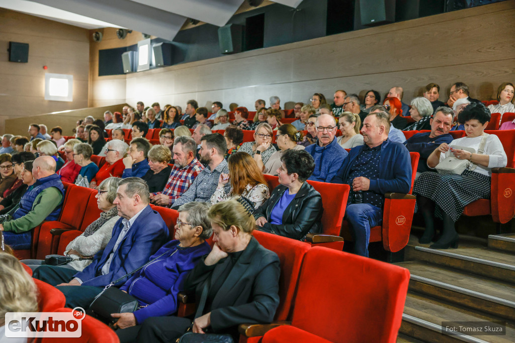 Premiera Damy czy huzary