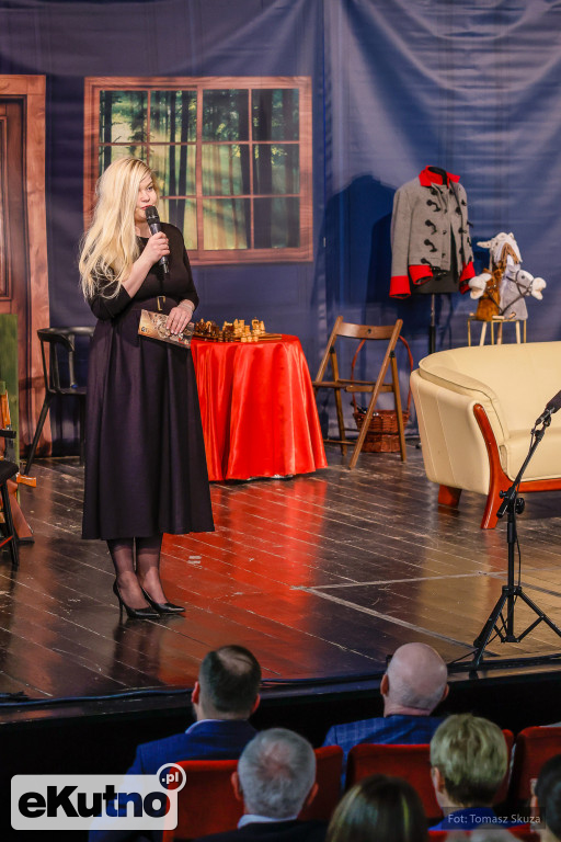 Premiera Damy czy huzary