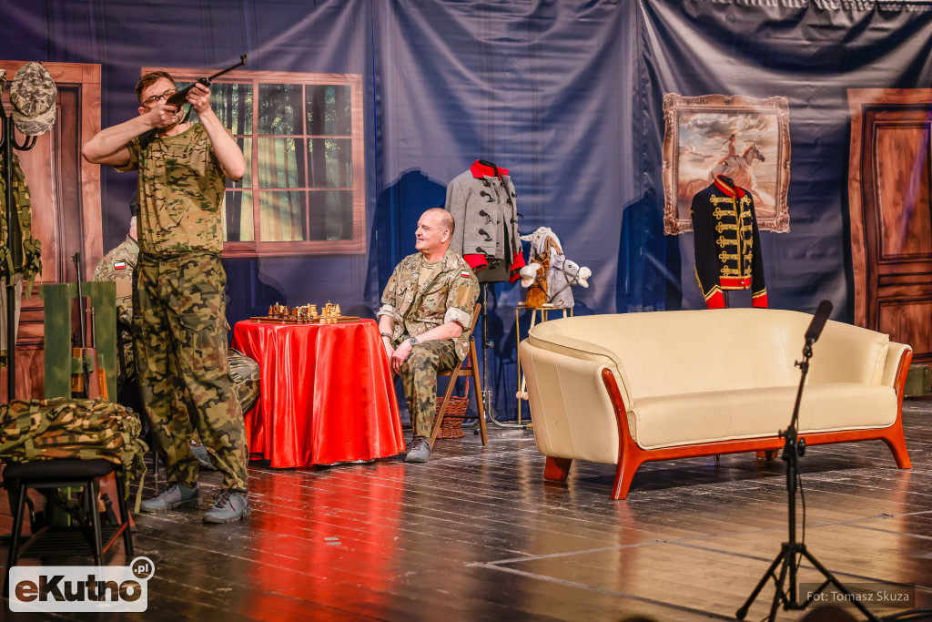 Premiera Damy czy huzary