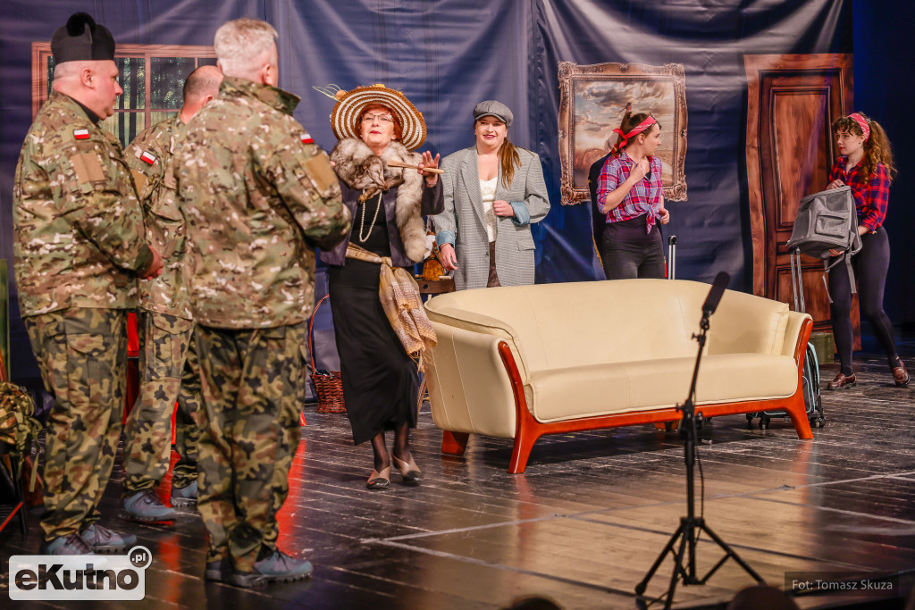 Premiera Damy czy huzary