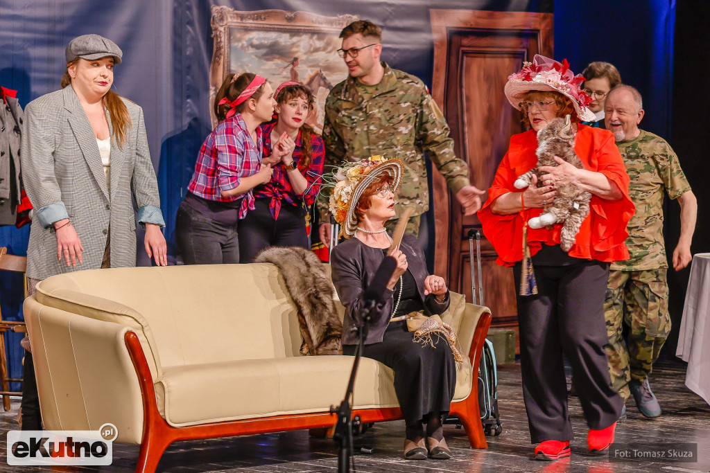 Premiera Damy czy huzary