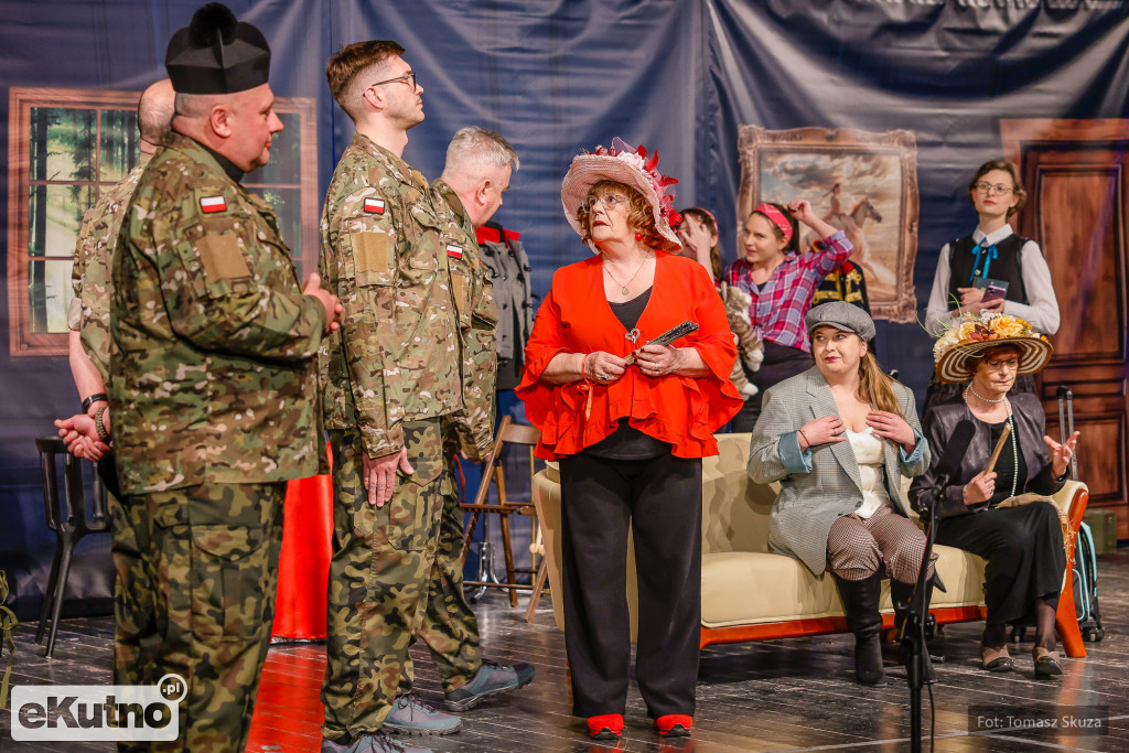 Premiera Damy czy huzary