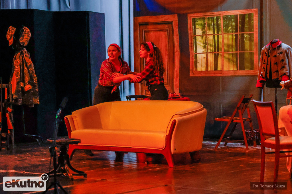 Premiera Damy czy huzary