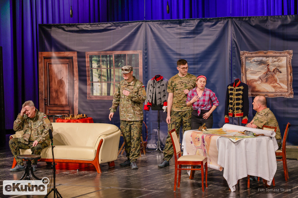 Premiera Damy czy huzary