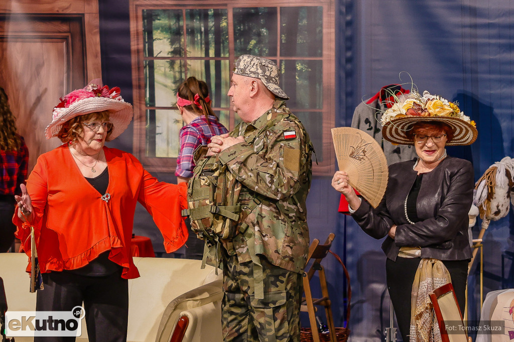 Premiera Damy czy huzary