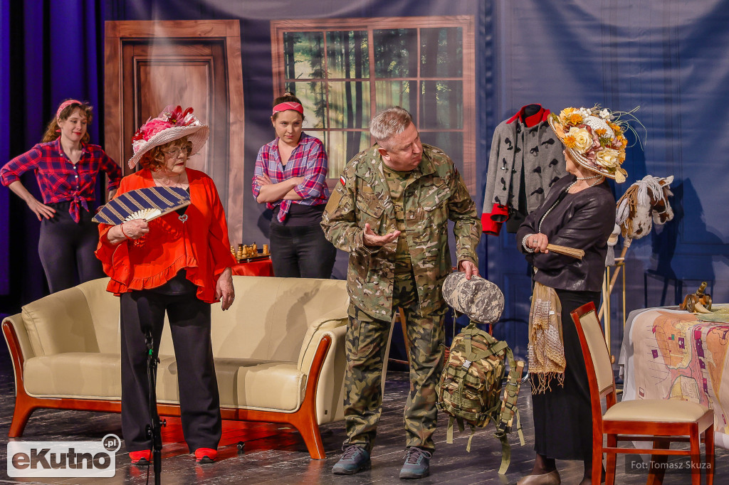 Premiera Damy czy huzary