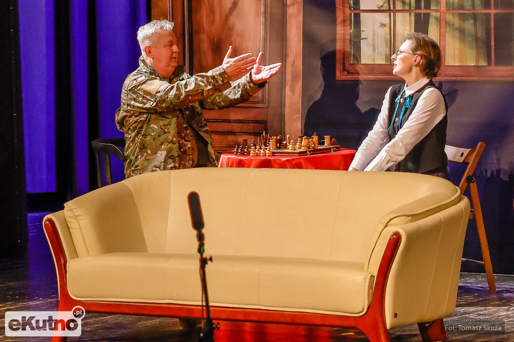 Premiera Damy czy huzary