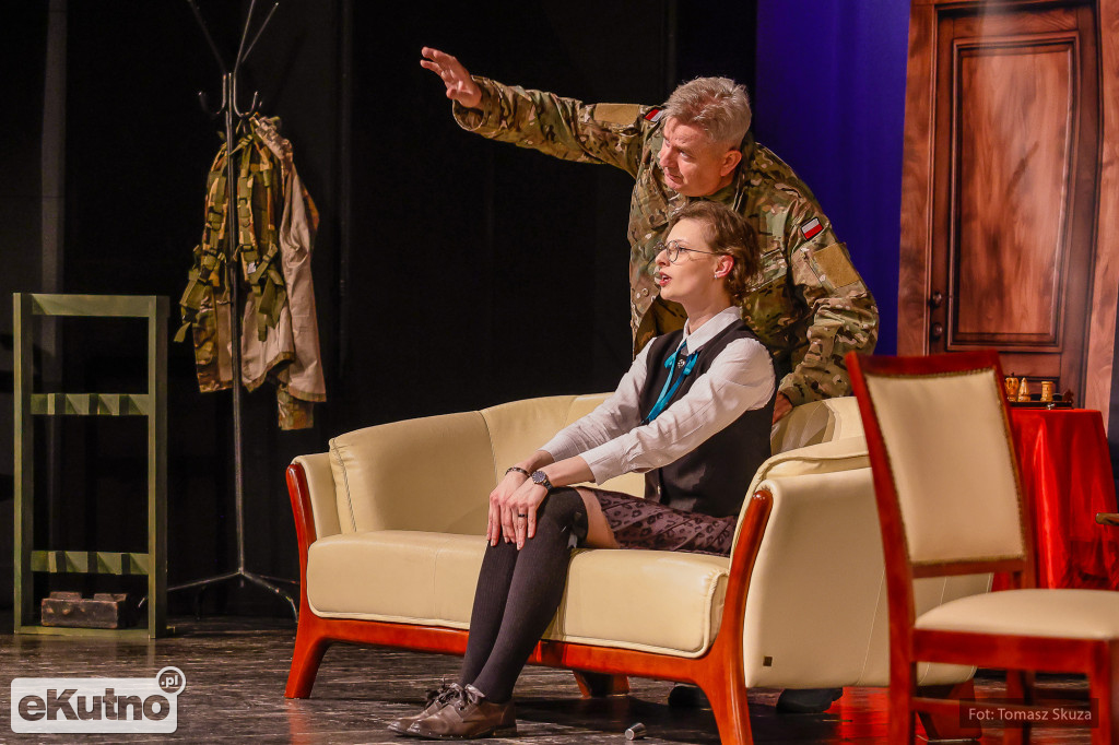 Premiera Damy czy huzary