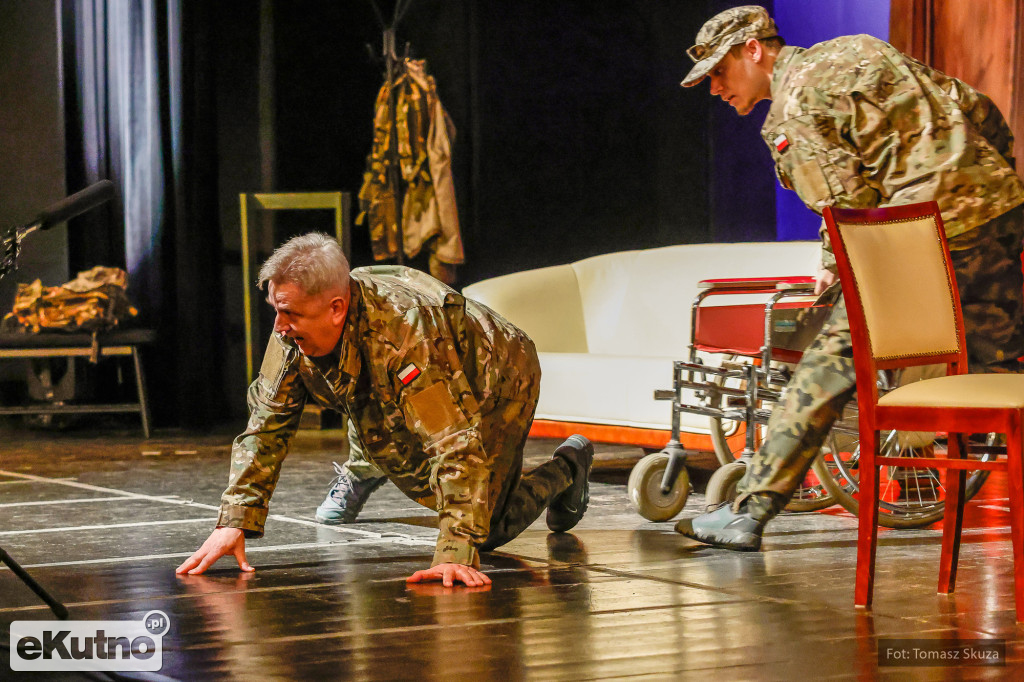 Premiera Damy czy huzary