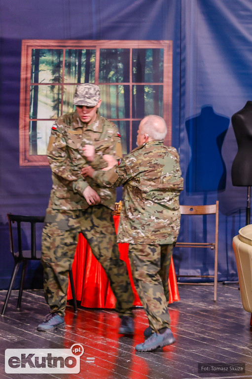 Premiera Damy czy huzary