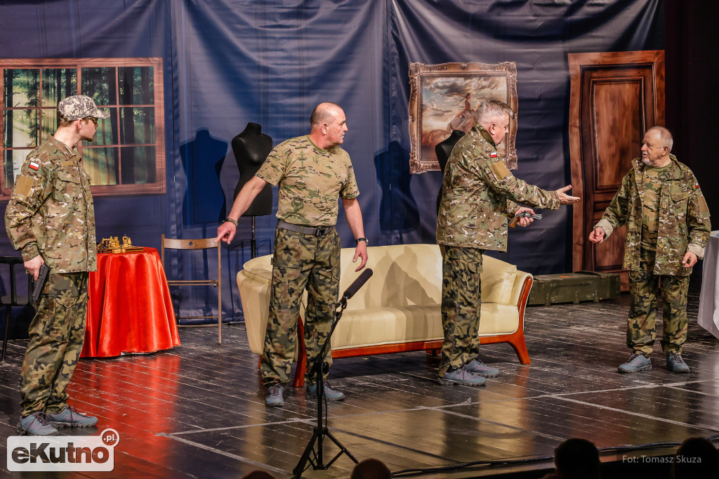 Premiera Damy czy huzary