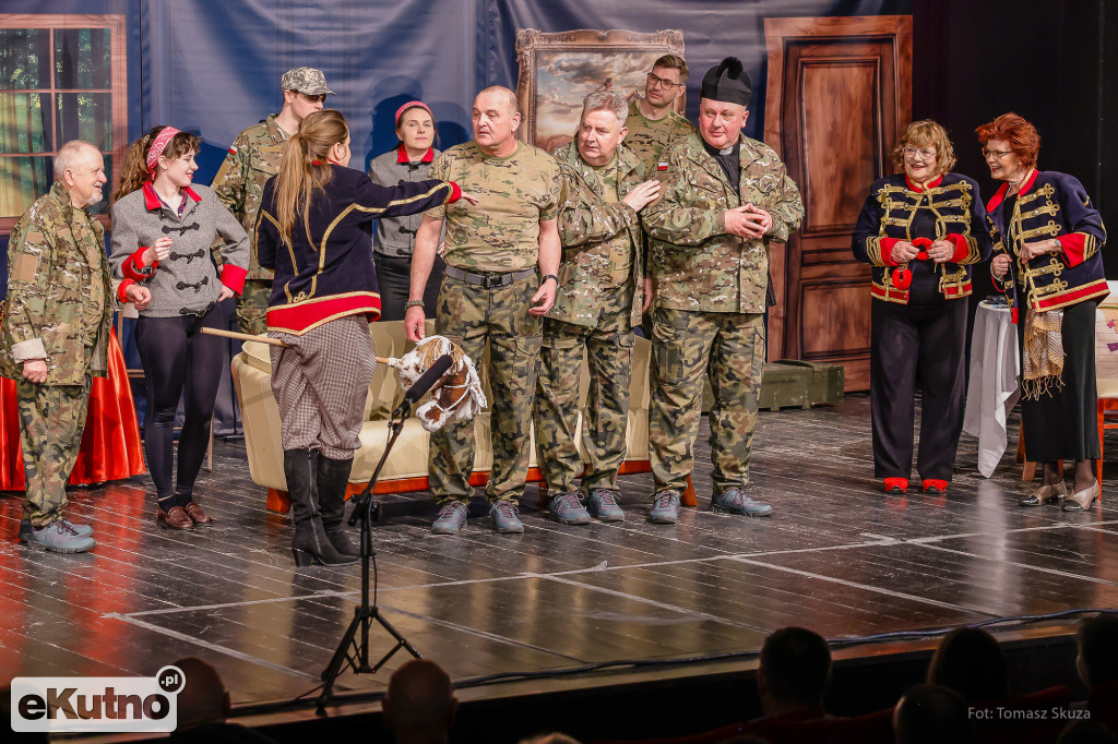 Premiera Damy czy huzary