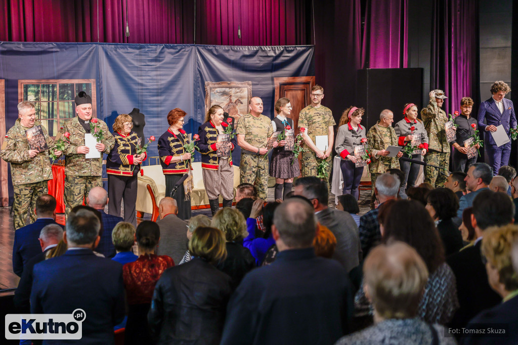 Premiera Damy czy huzary