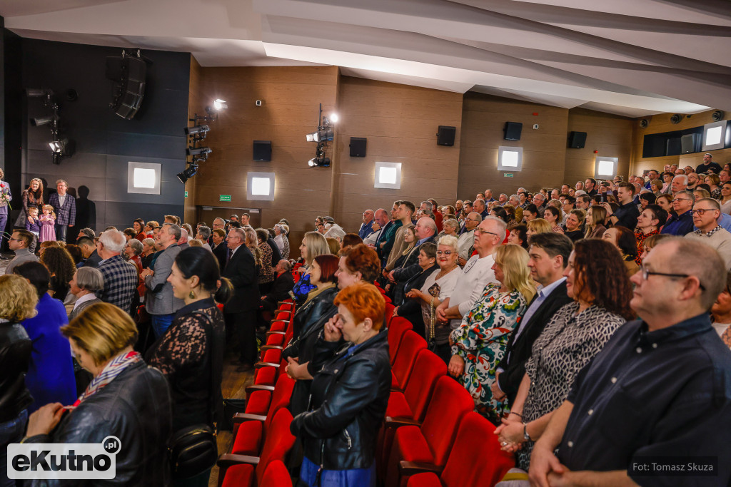 Premiera Damy czy huzary