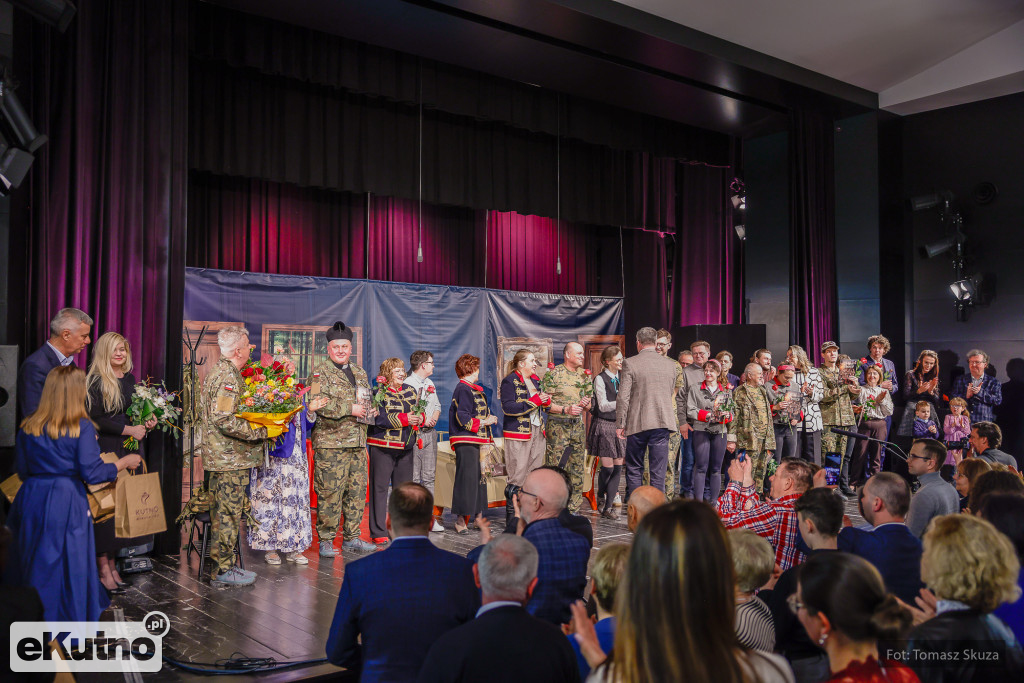 Premiera Damy czy huzary