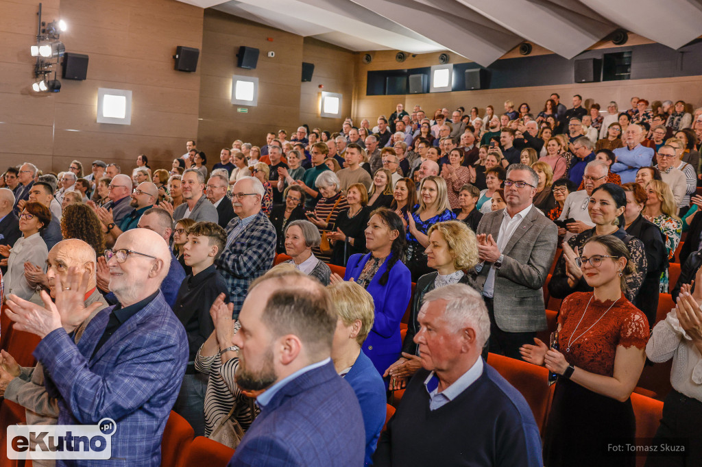 Premiera Damy czy huzary