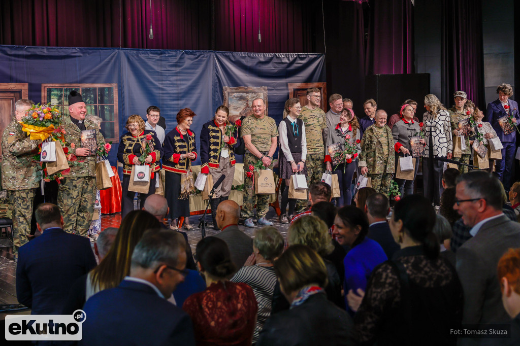 Premiera Damy czy huzary