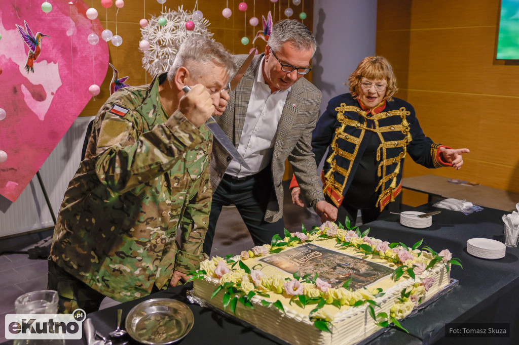 Premiera Damy czy huzary