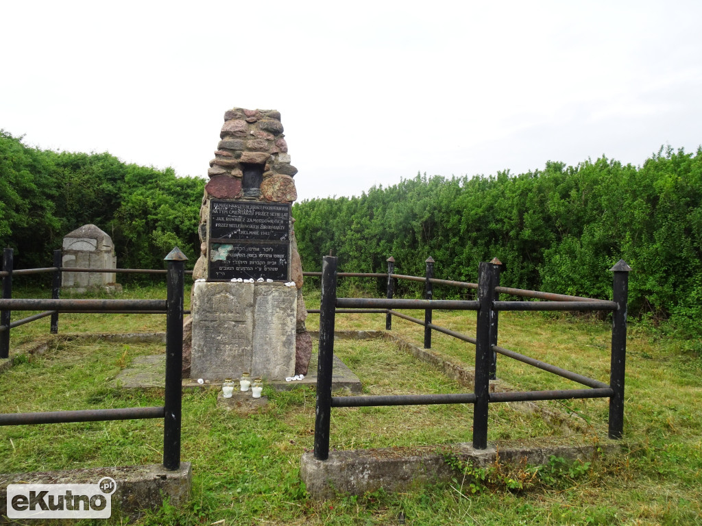 Uczniowie poznali historię cmentarza