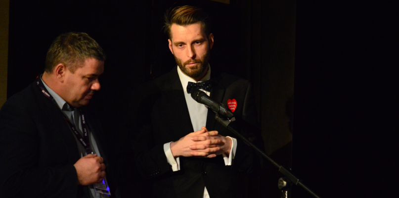 Gala przed niedzielą z sercem. Symboliczne dzielenie się chlebem