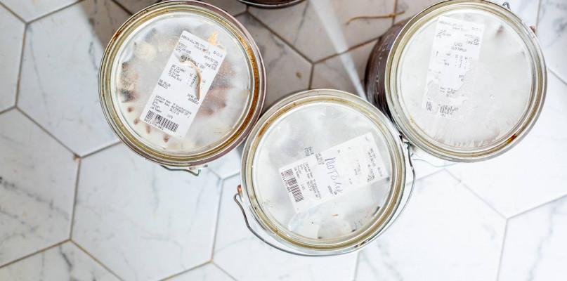 Farba do sufitu: biel czy kolor?