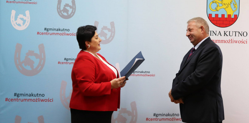 Wójt i Paweł Józwiak - Dyrektor Szkoły Podstawowej im. Władysława St. Reymonta w Gołębiewku fot. UGK