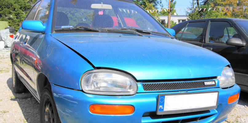 Z cyklu motorozmaitosci.pl Mazda 121- stylistyczna rewolucja