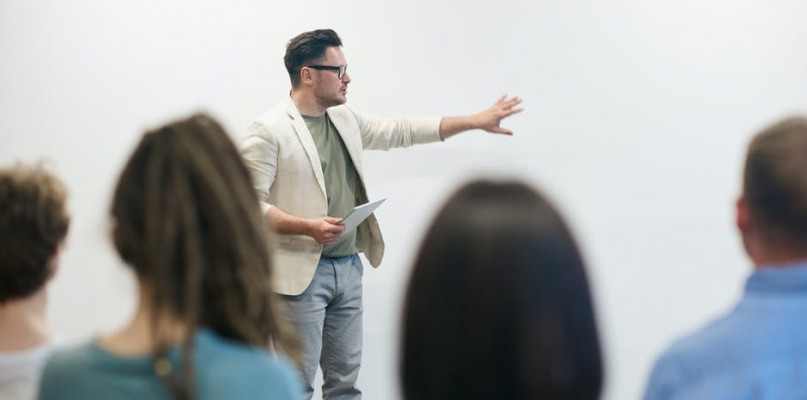 Prośba nauczyciela o przeniesienie do innej szkoły - kiedy jest to możliwe?