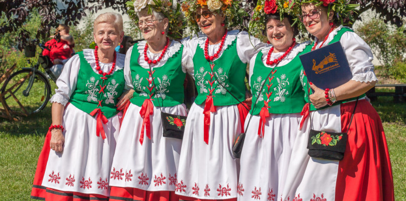 Zespół Ludowy Leszczynianki skarży się na sesji