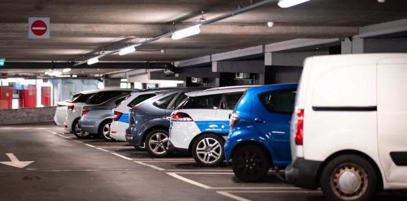 Auto uszkodzone na parkingu - co zrobić?