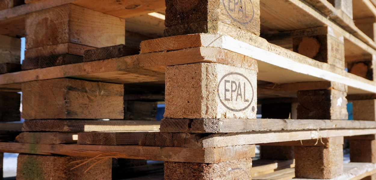 Skup palet EPAL/EUR/UIC, kiedy warto sprzedać używane palety?