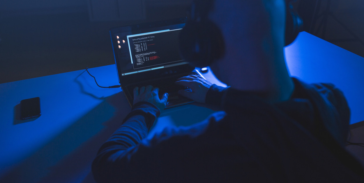 Podsłuchy: techniki, zastosowania i zagrożenia prywatności