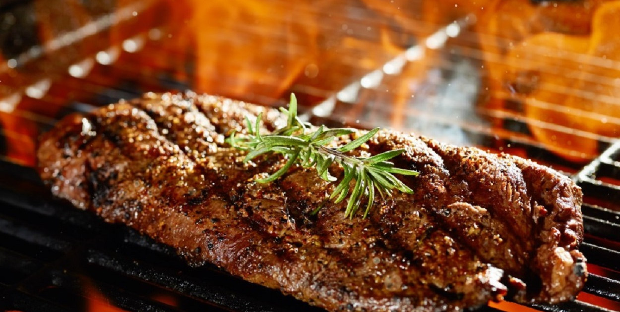 Czas na grill! Mięso na grilla w 3 obłędnych marynatach