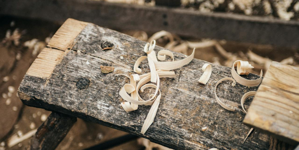 Na czym polega frezowanie drewna?