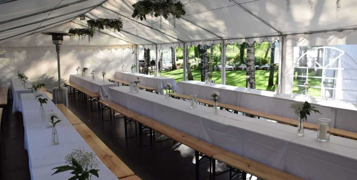 Rodzaje namiotów imprezowych i zalety ich wynajmu