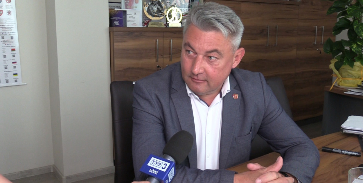 Tomasz Grabowski wójt gminy Strzelce w ogniu pytań dziennikarzy