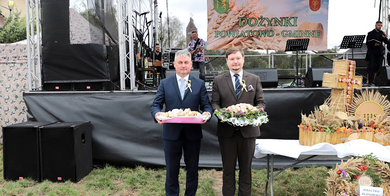 Od lewej Tomasz Grabowski Wójt Gminy Strzelce i Daniel Kowalik Starosta Kutnowskifot. Piotr Szatkowski