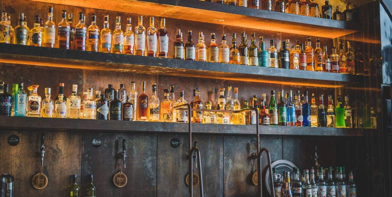 Sklepy z alkoholem w Kutnie: Gdzie można zakupić trunki?