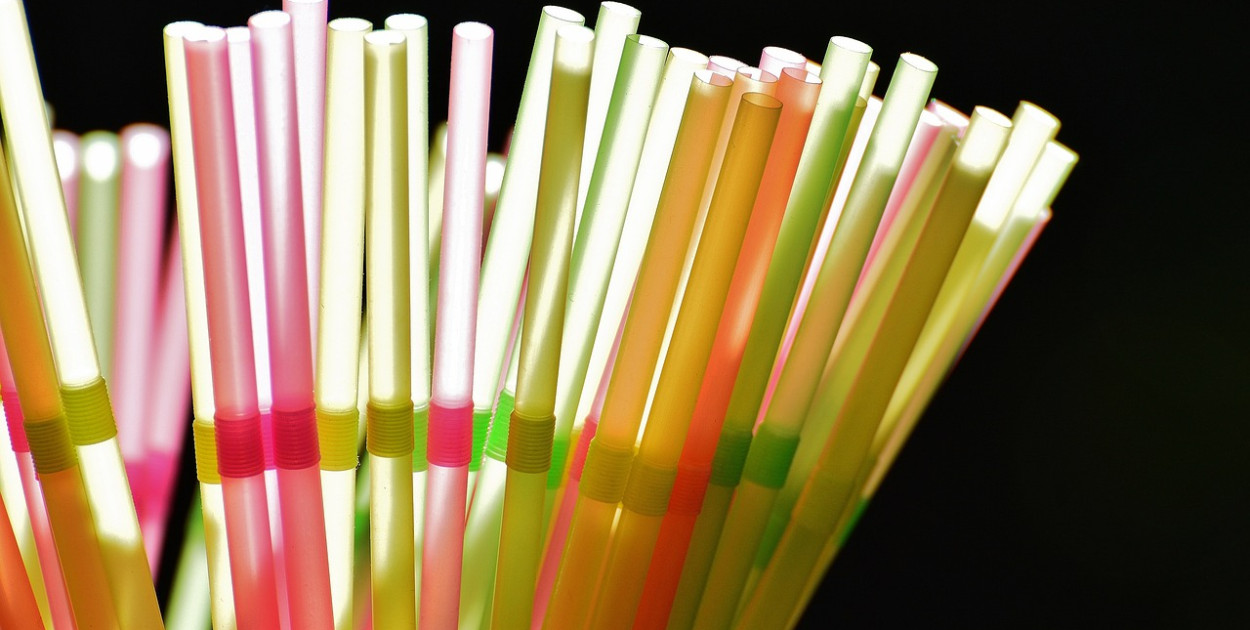 Tworzywo PE - czym jest i jakie są jego zastosowania?