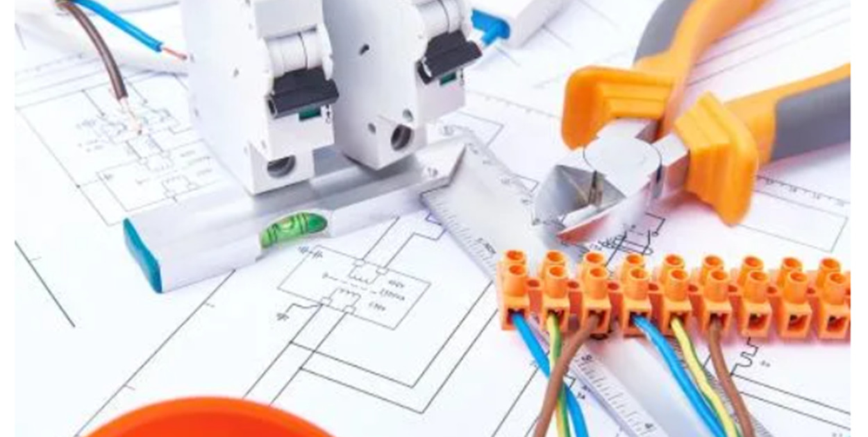 Na czym polega prefabrykacja rozdzielnic elektrycznych?