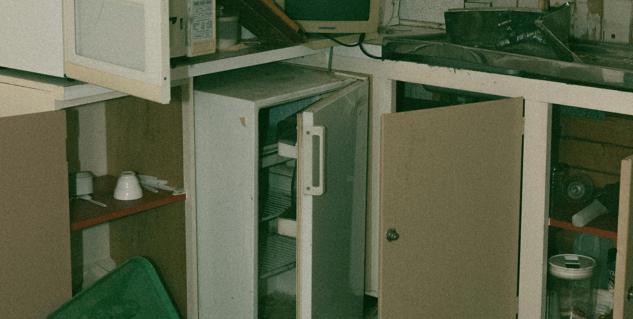 Zdjęcie dodane przez Jack Krzysik: https://www.pexels.com/pl-pl/zdjecie/brudny-zepsuty-potluczony-zlamany-8910940/
