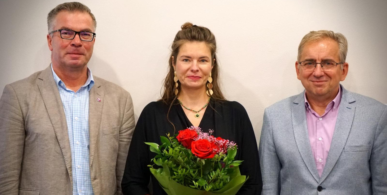 Od lewej prezydent Mariusz Sikora, Aleksandra Kołodziejek, wiceprezydent Zbigniew Wdowiak