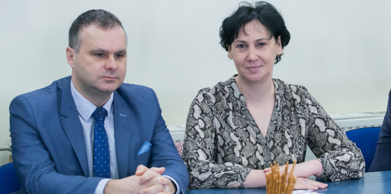 Od lewej członek zarządu województwa Robert Baryła i Dorota Dąbrowska wójt gminy Dąbrowice fot. Cezary Kucharczyk