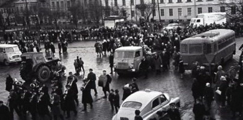 Kondukt pogrzebowy lata 60-te fot. Marian Góreczny