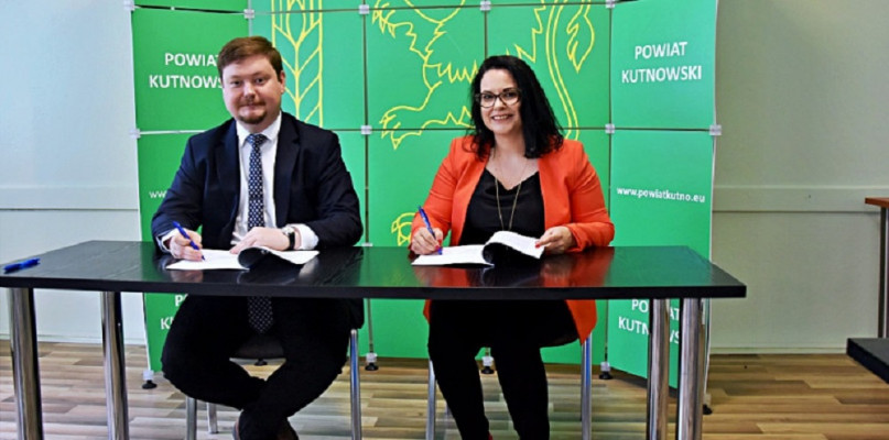 Od lewej starosta Daniel Kowalik i wicestarosta Magdalena Krupińska-Kotulska