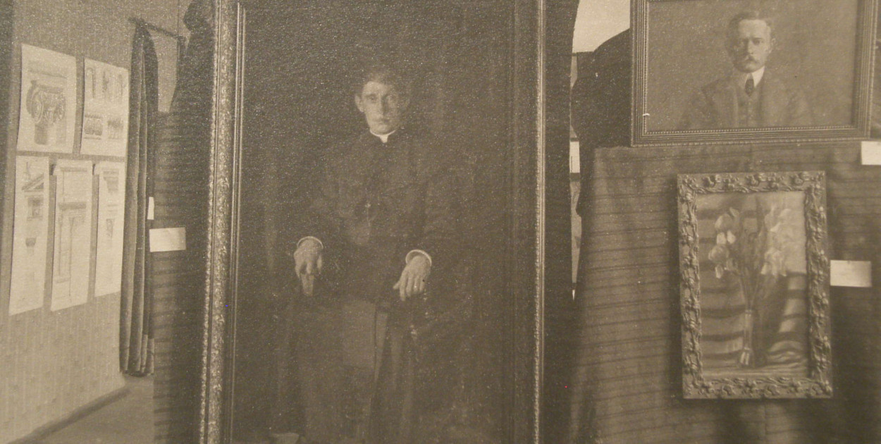 Fragment wystawy zorganizowanej przez Stanisława Rudzińskiego w Kutnie w 1911 roku. 