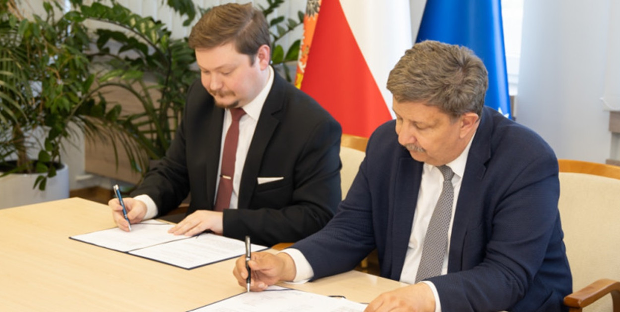 Od lewej Daniel Kowalik, Starosta Kutnowski, Grzegorz Schreiber Marszałek Województwa ŁódzkiegoUrząd Marszałkowski Województwa Łódzkiego