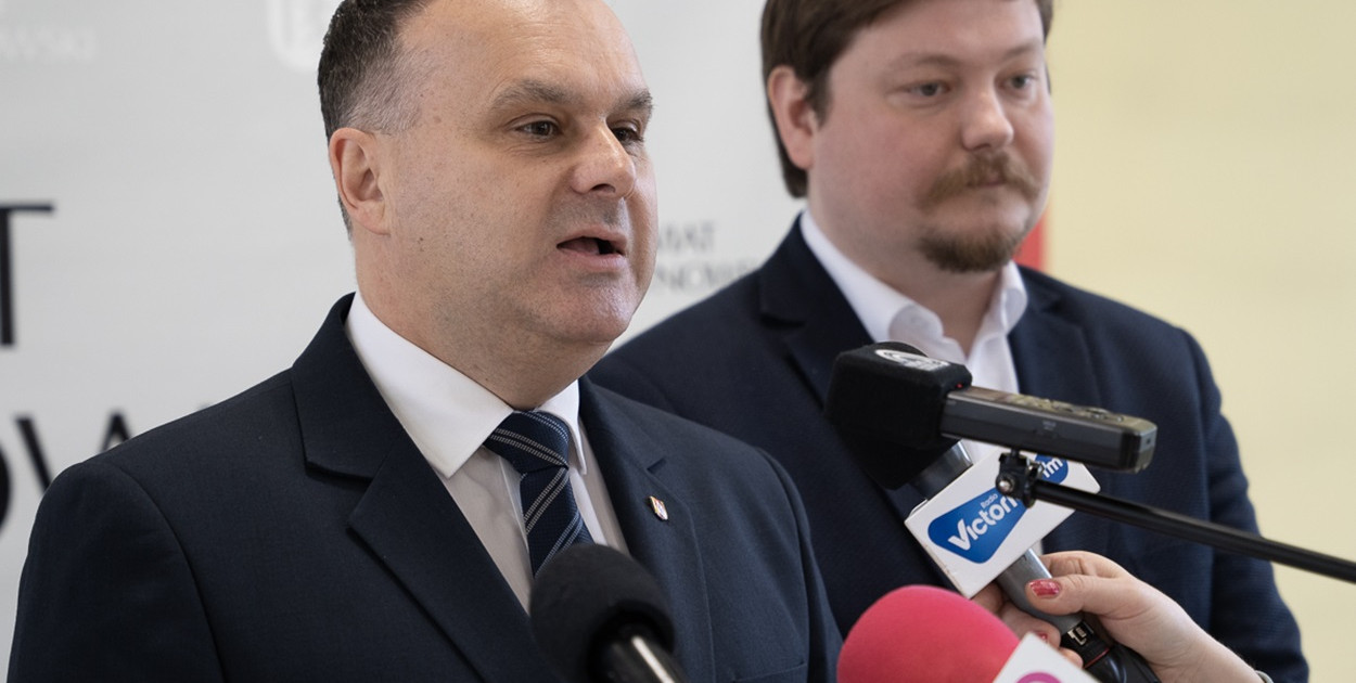Od lewej: Członek Zarządu Województwa Łódzkiego Robert Baryła, Daniel Kowalik Starosta Kutnowski